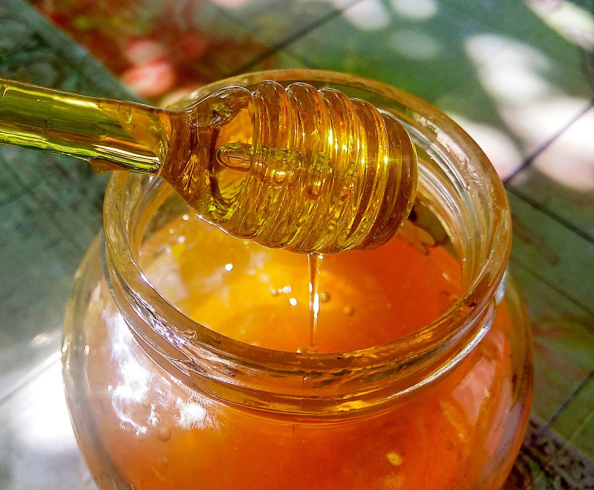 Как отличить искусственный мед от натурального? Узнайте 3 способа
