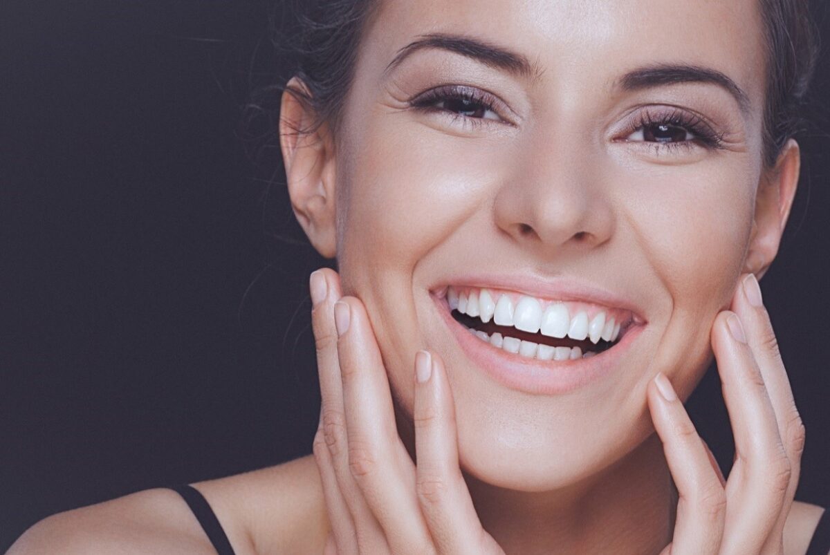 Полезно знать каждому: как здоровье зубов влияет на красоту кожи